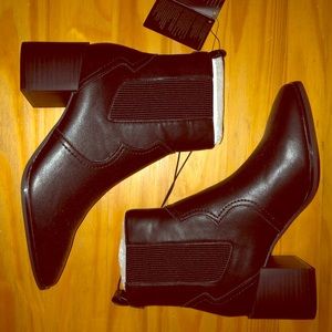 Brand New Forever21 square tie booties
